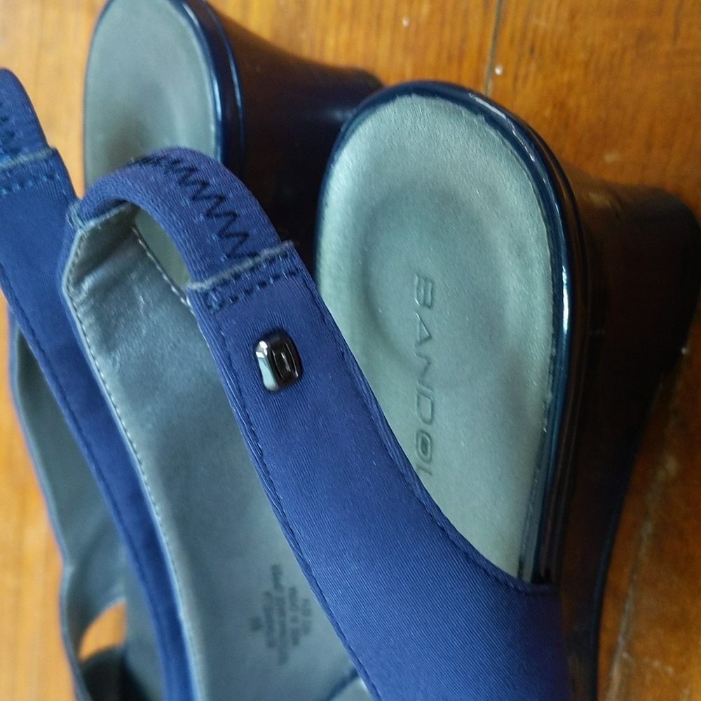 Bandolino Navy peep toe wedges with slingback - Picture 5 of 9
